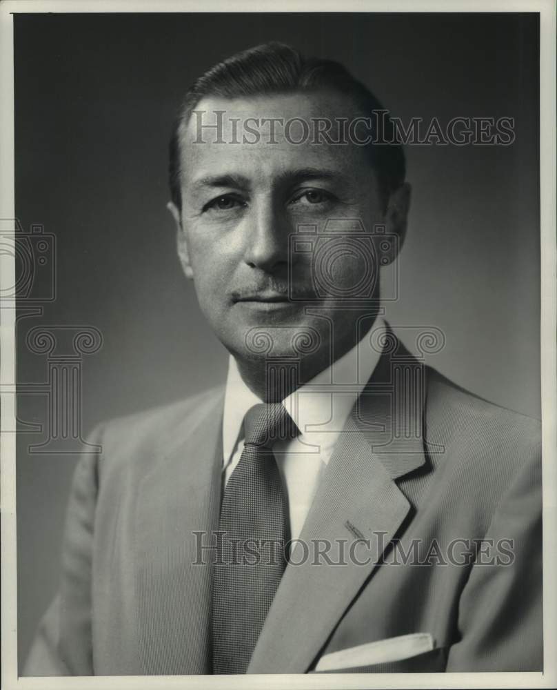 1959 Press Photo Robert Trumbill, the New York Times bureau chief in Tokyo - Historic Images