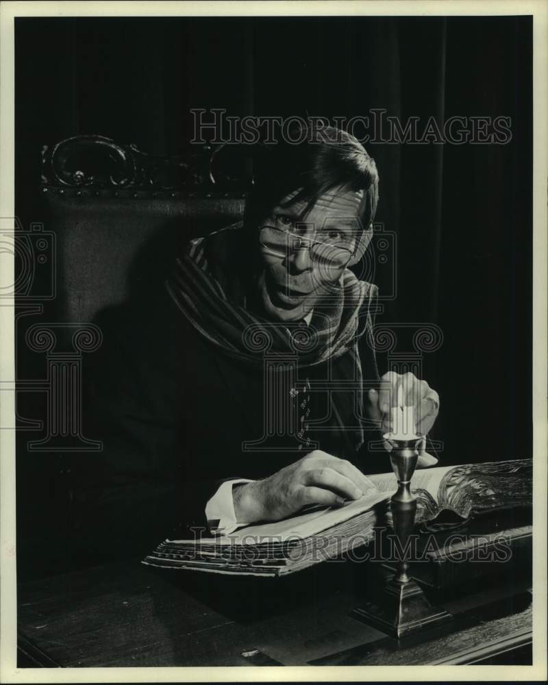 1974 Press Photo William Trotman acts in "A Christmas Carol" - Historic Images