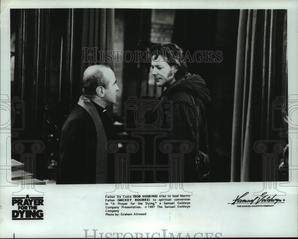 1987 Press Photo Bob Hoskins and Mickey Rourke in "A Prayer for the Dying" - Historic Images