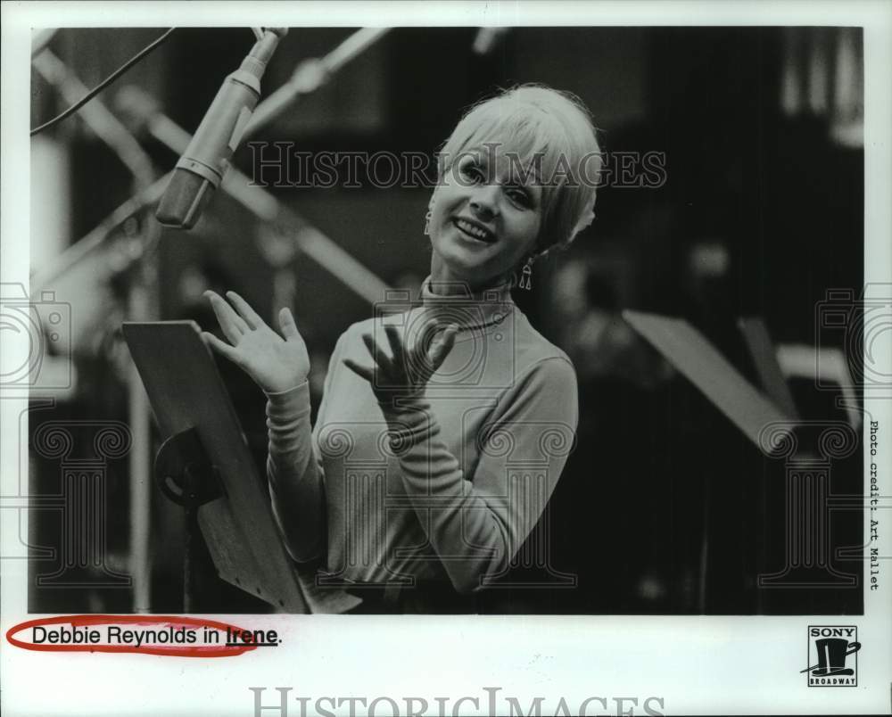 1995 Press Photo Actress Debbie Reynolds acts in "Irene" - Historic Images