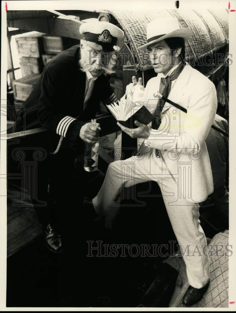 1989 Press Photo Pierce Brosnan &amp; Jack Klugman in &quot;Around the World in 80 Days&quot; - Historic Images