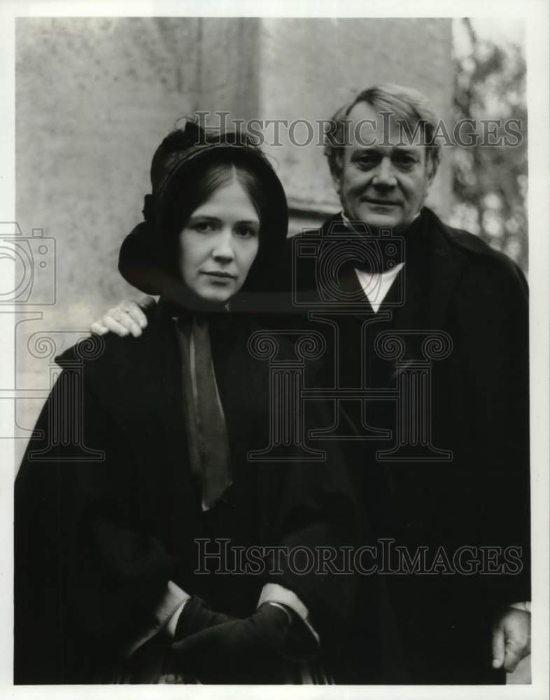1995 Press Photo Denholm Elliott and Suzanne Burden in "Bleak House" - Historic Images