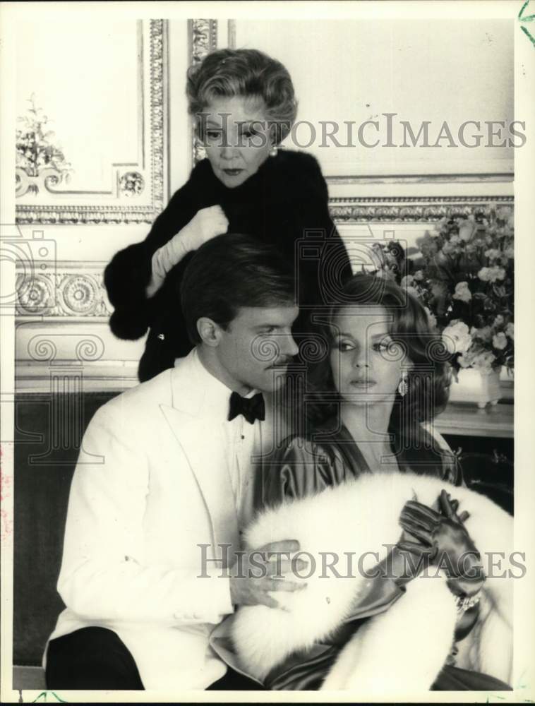 1986 Press Photo Claudette Colbert, Stephen Collins, & Ann-Margret act in series - Historic Images
