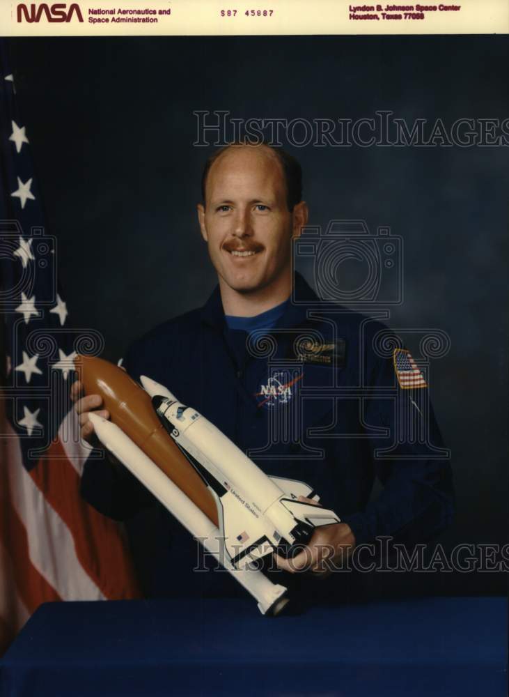 1987 Press Photo Astronaut Kenneth D. Bowersox at Johnston Space Center - Historic Images