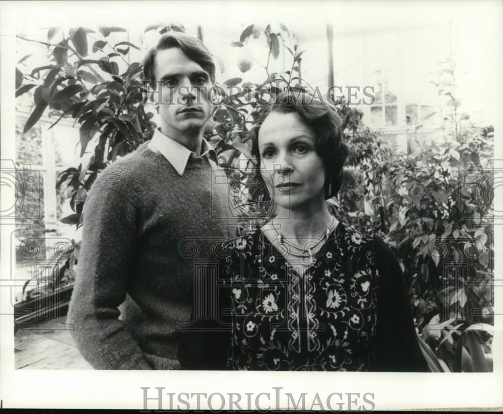 1982 Press Photo Claire Bloom, Jeremy Irons in "Brideshead Revisited" - Historic Images