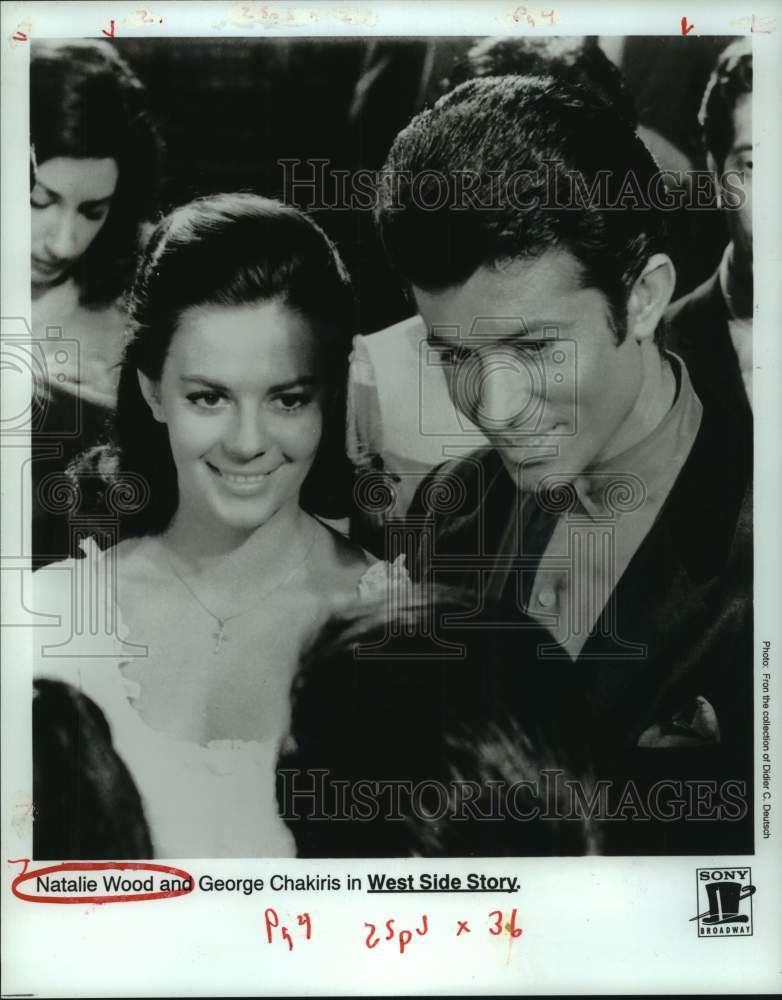 1995 Press Photo Natalie Wood, George Chakiris in "West Side Story" - Historic Images