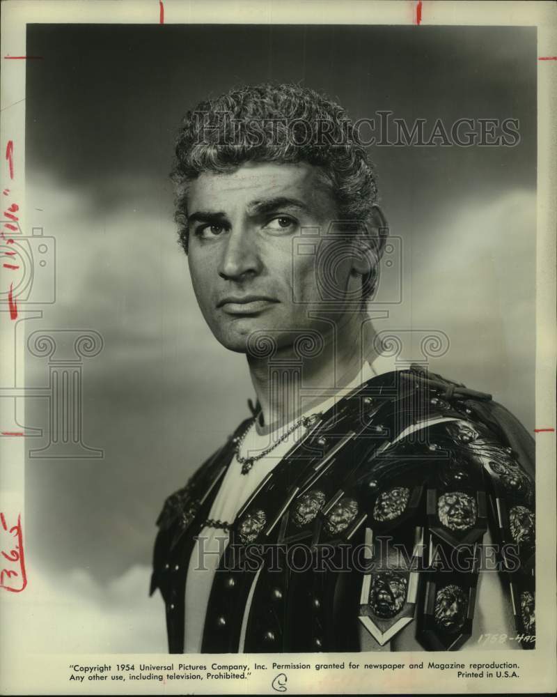 1954 Press Photo Actor Jeff Chandler. - Historic Images