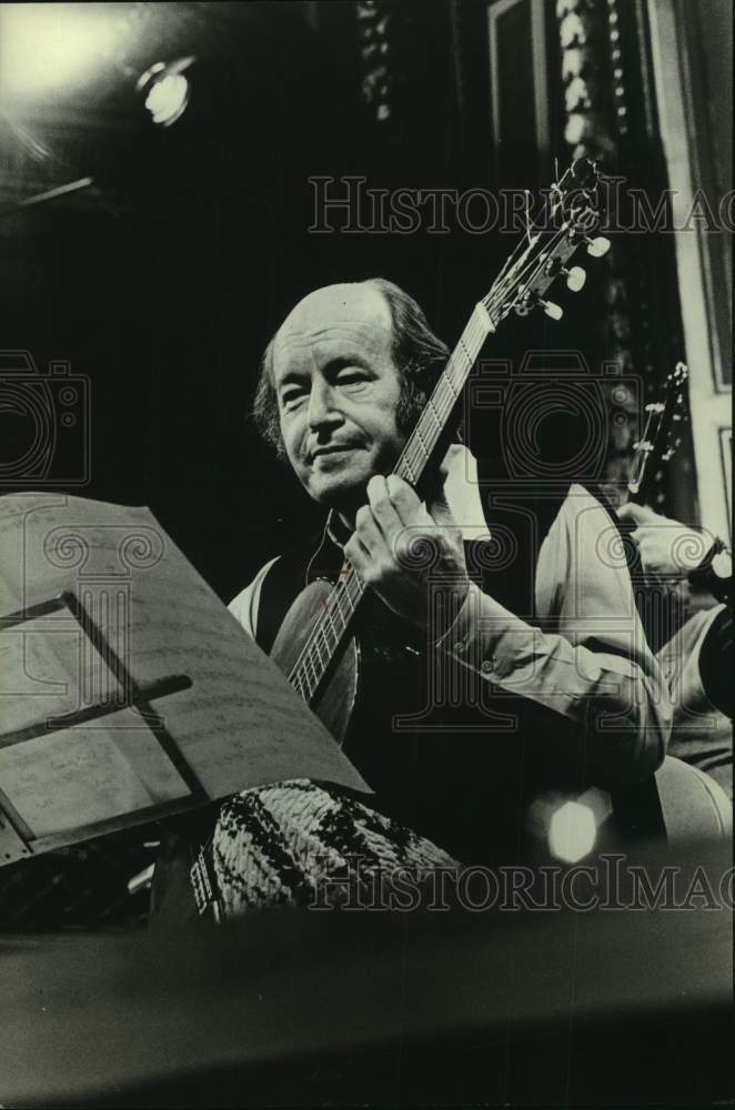 1972 Press Photo Musician Charlie Byrd on "Evening at Pops" on PBS - Historic Images