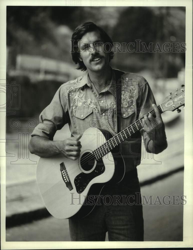 1973 Press Photo Tom Chapin Hosting "Make a Wish" Children's Series - Historic Images