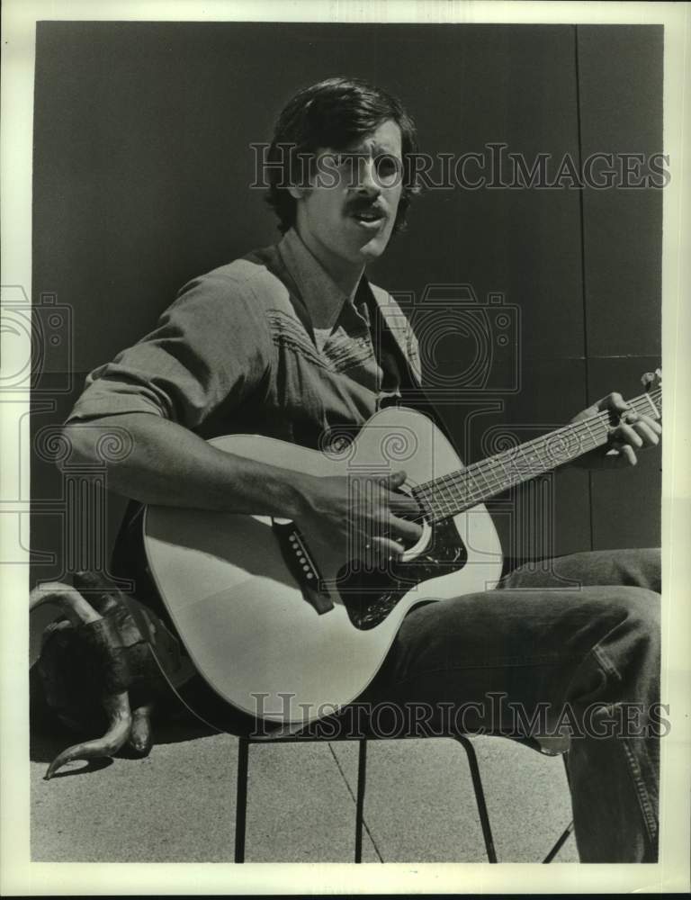 1971 Press Photo Tom Chapin Hosting &quot;Make a Wish&quot; Children&#39;s Series - Historic Images