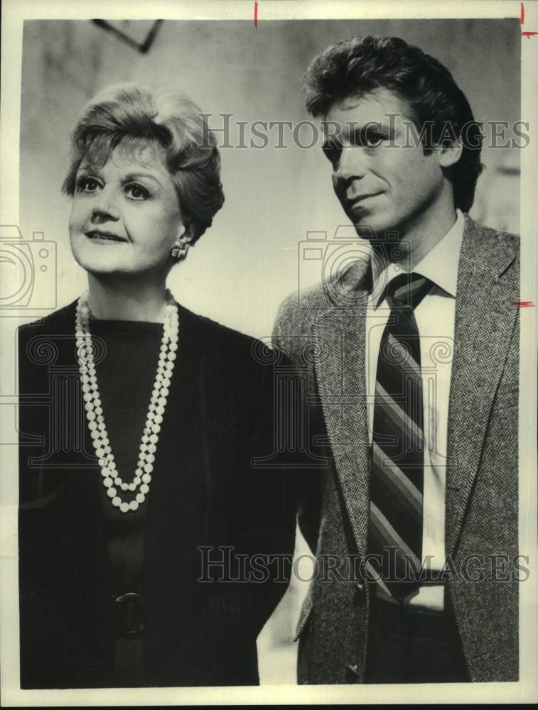 1986 Press Photo Angela Lansbury, Jeff Conaway on "Murder, She Wrote" - Historic Images