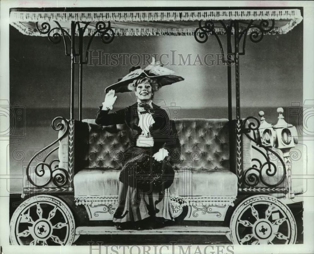 1987 Press Photo Entertainer Carol Channing stars in "Hello, Dolly!" - Historic Images