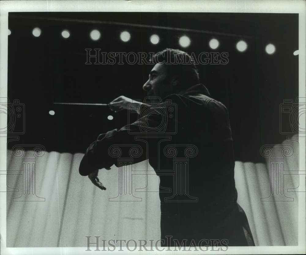 1979 Press Photo Houston Symphony Conductor Sergiu Comissiona - Historic Images