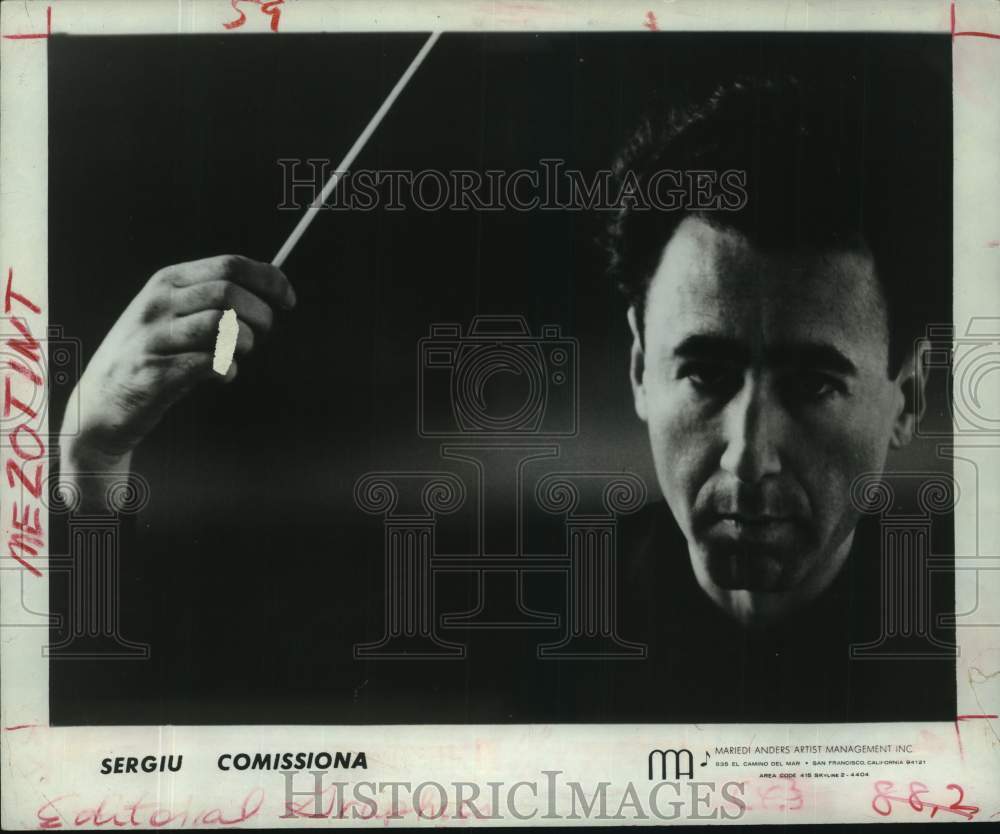 1975 Press Photo Baltimore Symphony Conductor Sergiu Comissiona - Historic Images