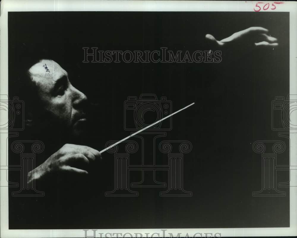 1975 Press Photo Houston Symphony Conductor Sergiu Comissiona - Historic Images