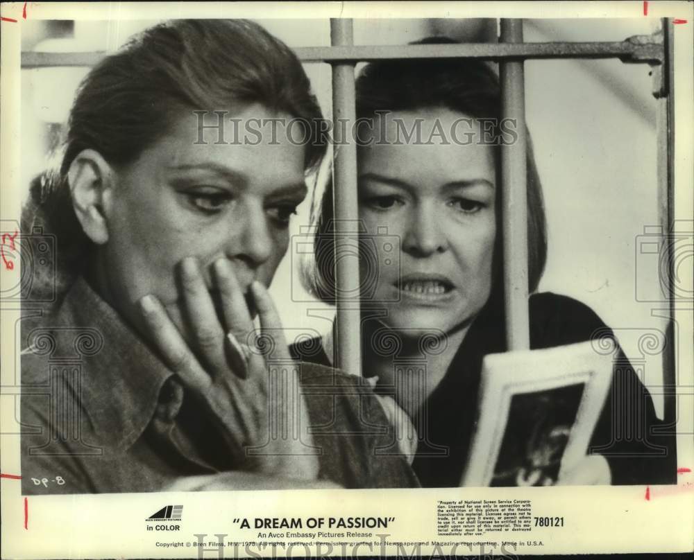 1978 Press Photo Actress Ellen Burstyn, Melina Mercouri in &quot;A Dream of Passion&quot; - Historic Images