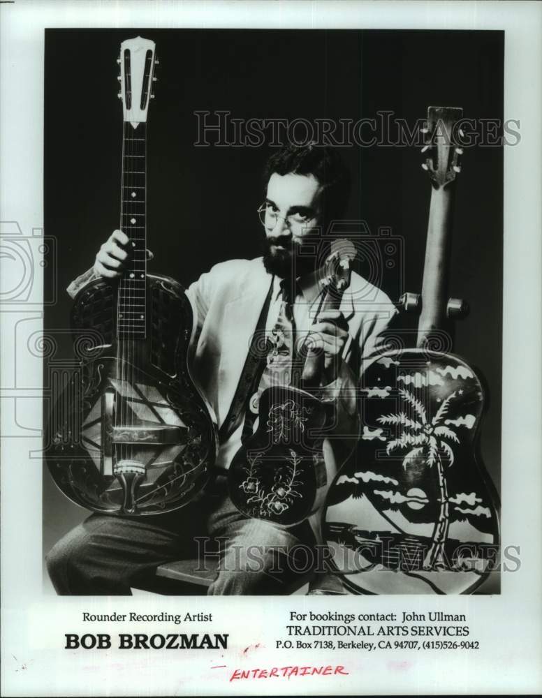 1995 Press Photo Entertainer Bob Brozman with his instruments - Historic Images