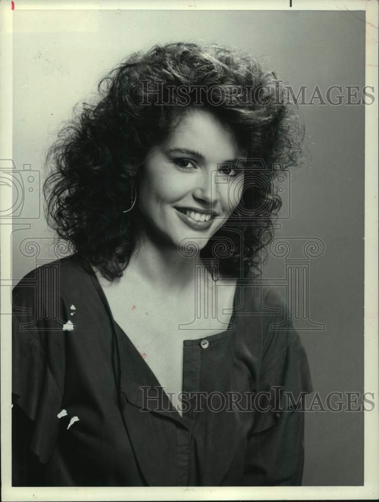 1985 Press Photo Actress Geena Davis appears in "Sara" - Historic Images
