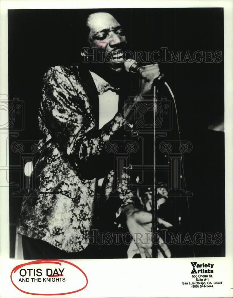 1998 Press Photo Musician Otis Day of Otis Day and the Knights in performance - Historic Images