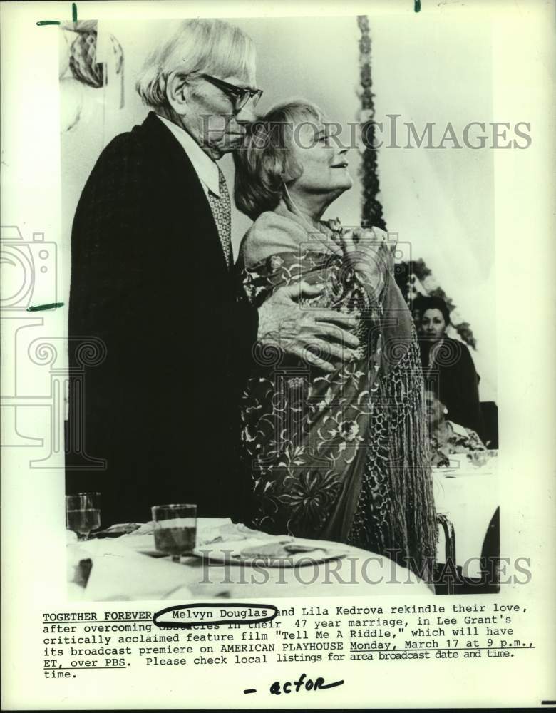 1986 Press Photo Actors Melvyn Douglas, Lila Kedrova in "Tell Me a Riddle" - Historic Images