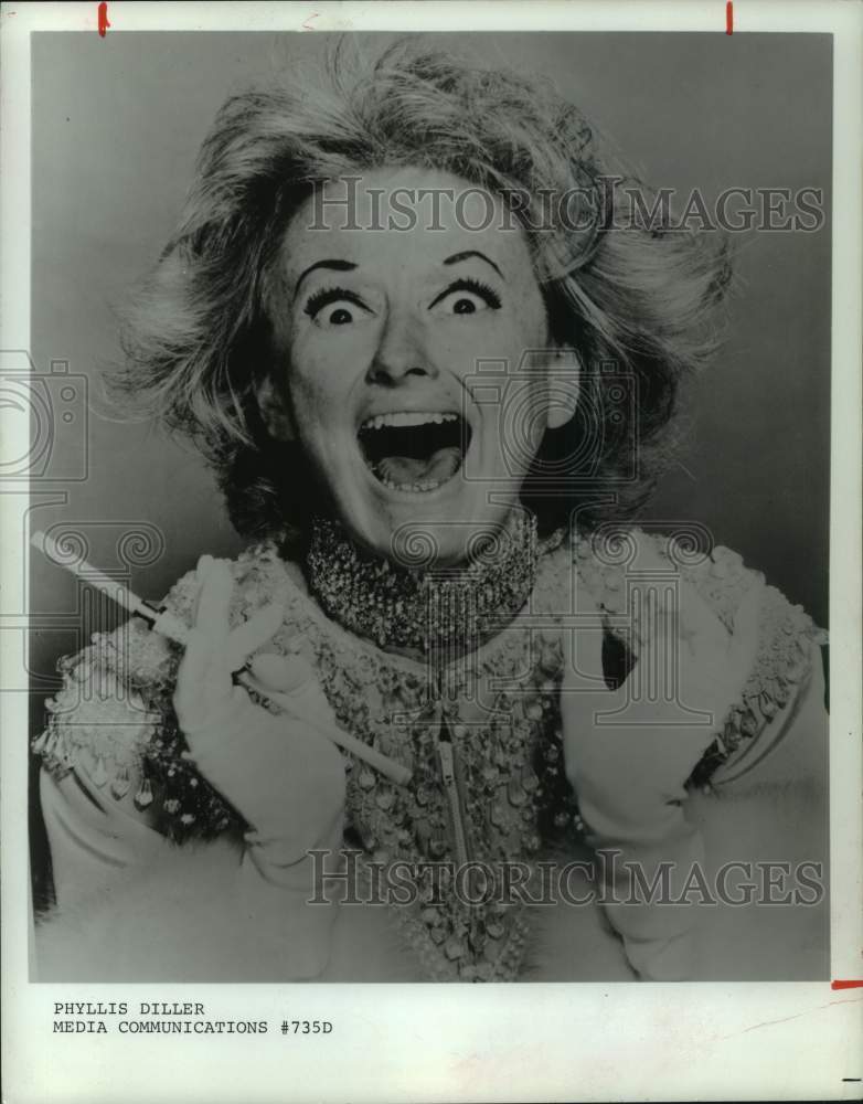 1972 Press Photo Phyllis Diller - Historic Images