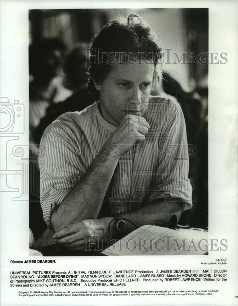 1990 Press Photo Director James Dearden on the set of "A Kiss Before Dying" - Historic Images
