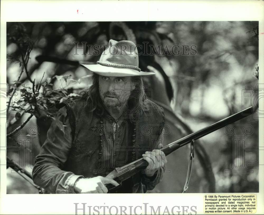 1996 Press Photo Actor Michael Douglas appears in movie scene - Historic Images