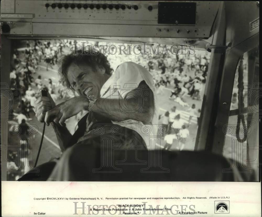 1977 Press Photo Actor Bruce Dern appears in a scene from &quot;Black Sunday&quot; - Historic Images