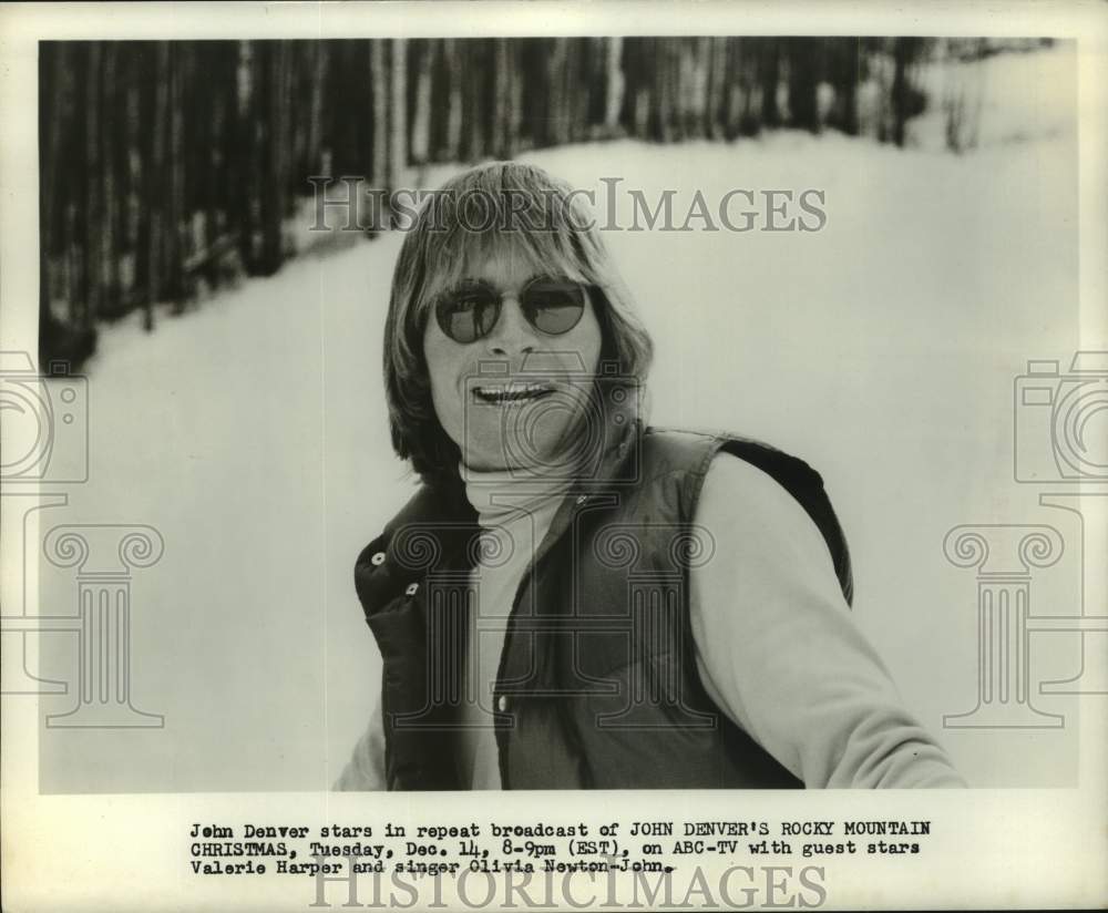 1977 Press Photo John Denver in &quot;John Denver&#39;s Rock Mountain Christmas&quot; - Historic Images