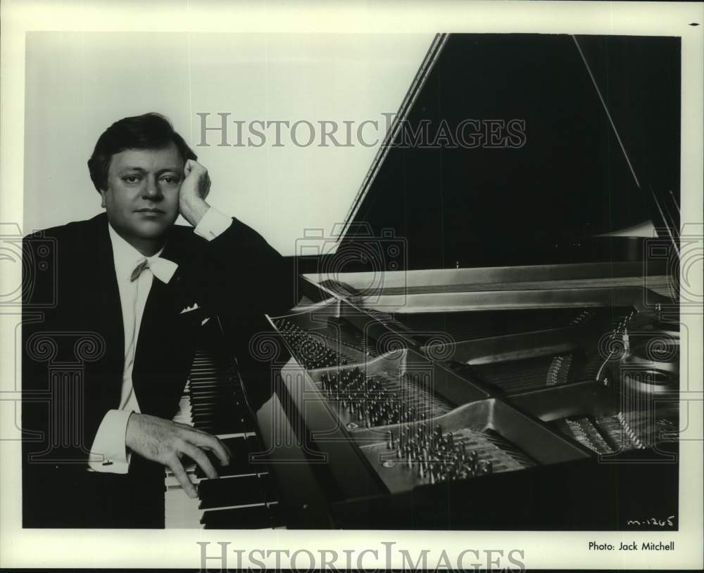 1989 Press Photo Pianist/Conductor Philippe Entremont - Historic Images
