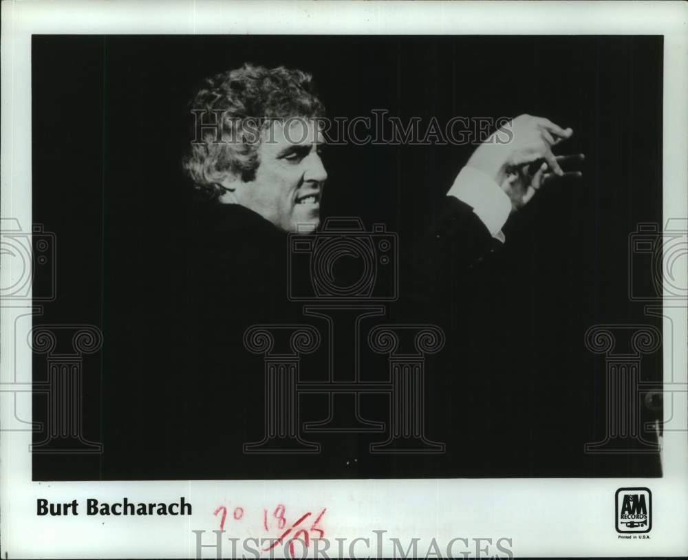 1977 Press Photo Composer Bert Bacharach - Historic Images