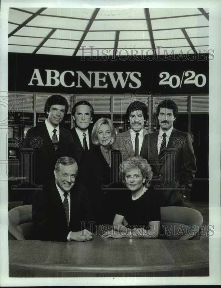 1983 Press Photo Correspondents with ABC News&#39; &quot;20/20&quot; - Historic Images