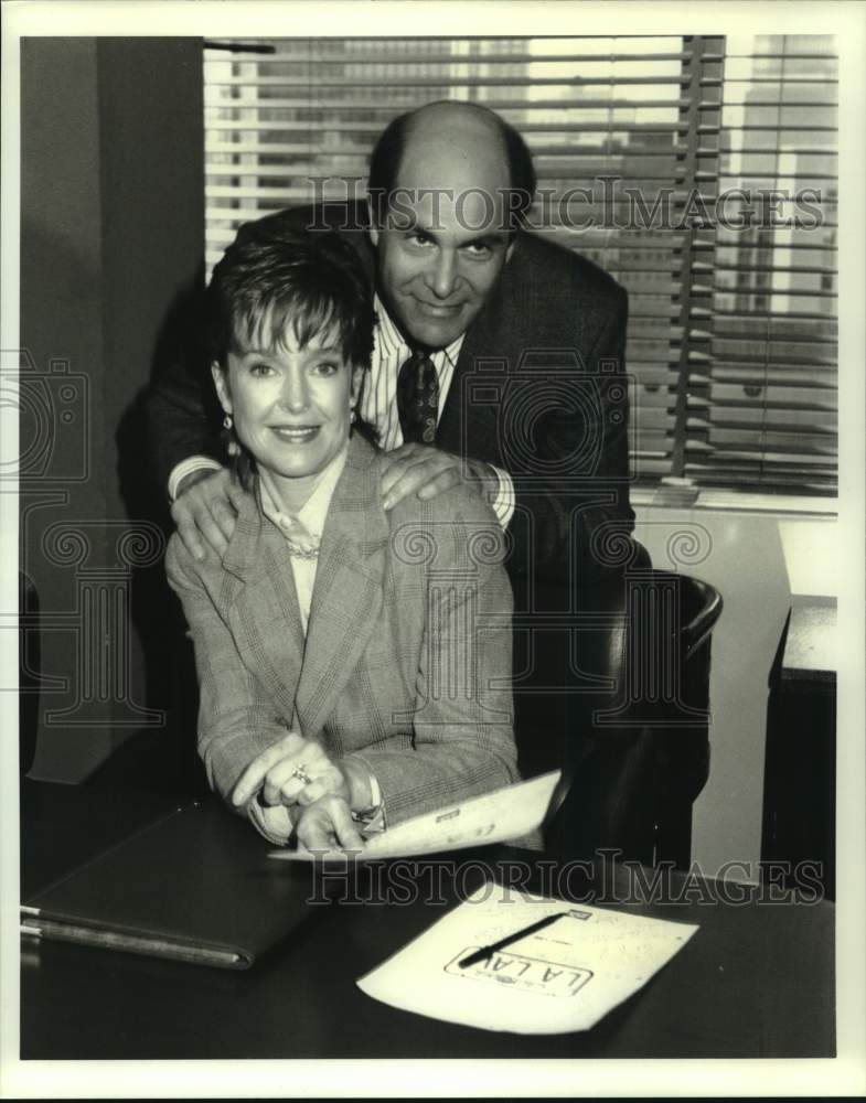 1994 Press Photo Jill Eikenbery, Alan Rachins Sign Final &quot;L.A.Law&quot; Script Covers - Historic Images