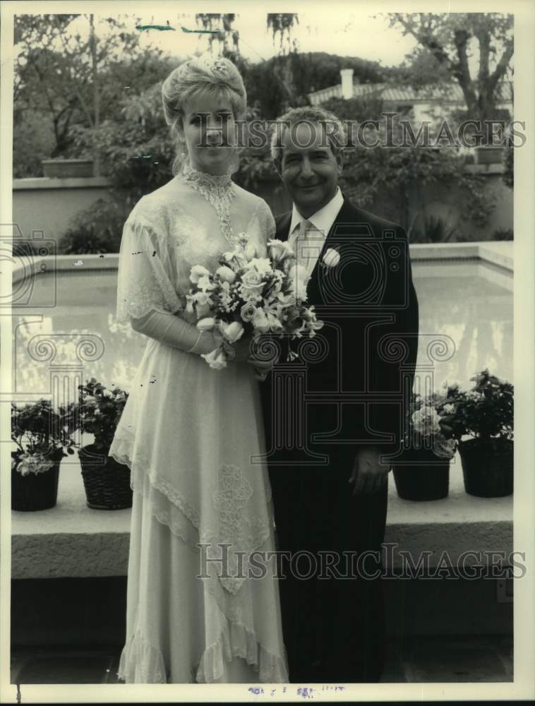 1988 Press Photo Jill Eikenberry, Michael Tucker Get Married on &quot;L.A. Law&quot; - Historic Images