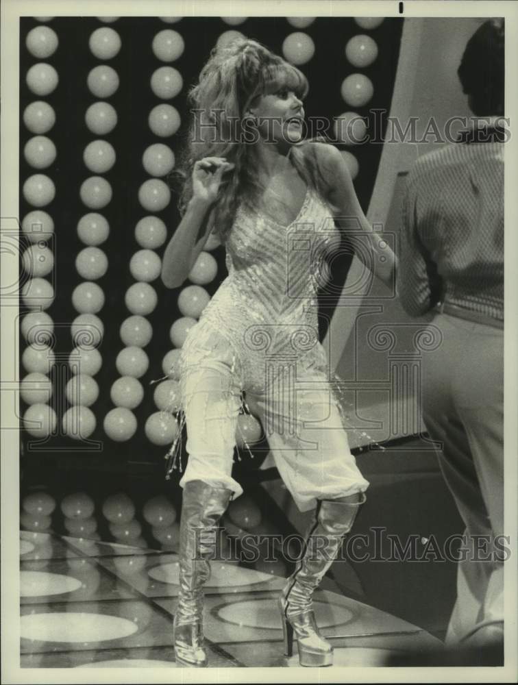 1978 Press Photo Charo Performs on &quot;The Hanna-Barbera Happy Hour&quot; on NBC - Historic Images