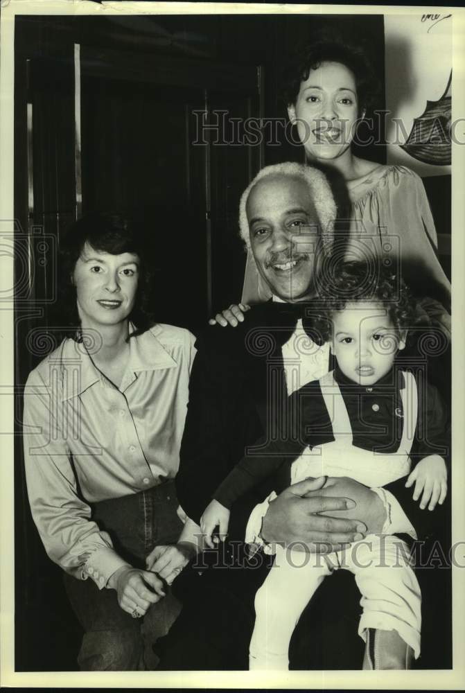 1981 Press Photo Musician Mercer Ellington with Family in Washington D.C. - Historic Images
