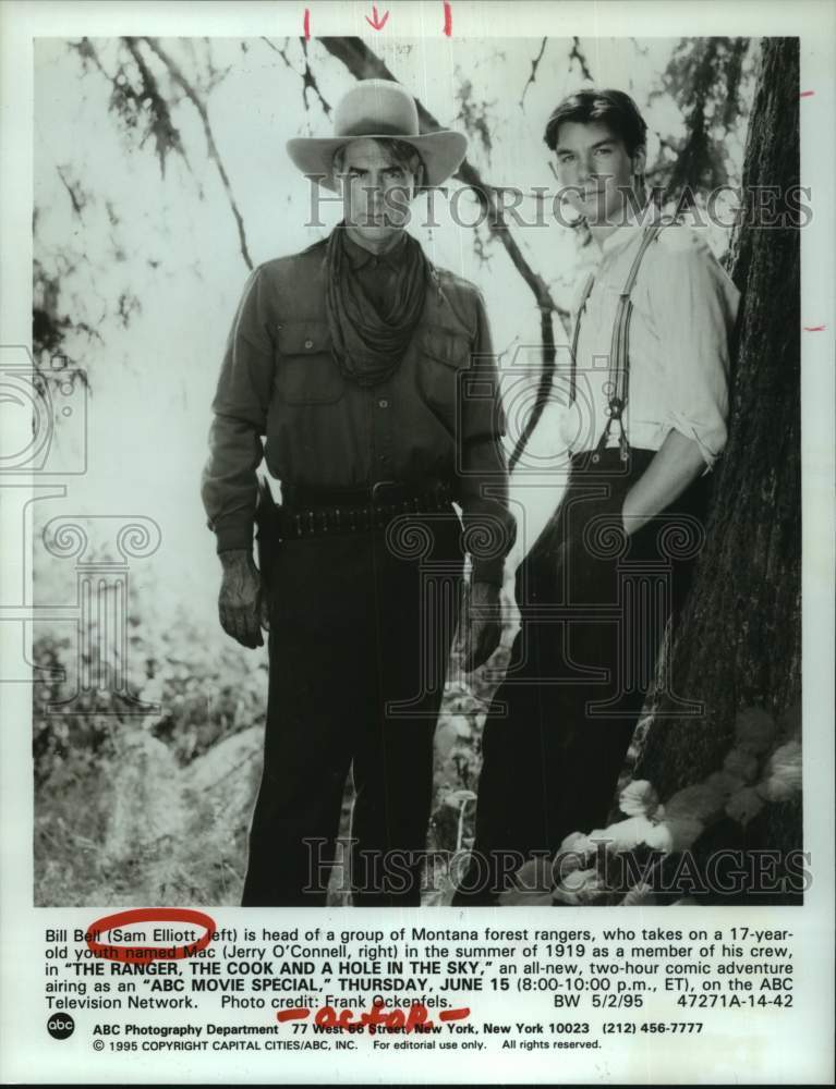 1995 Press Photo Sam Elliott and Jerry O'Connell appear in movie scene - Historic Images