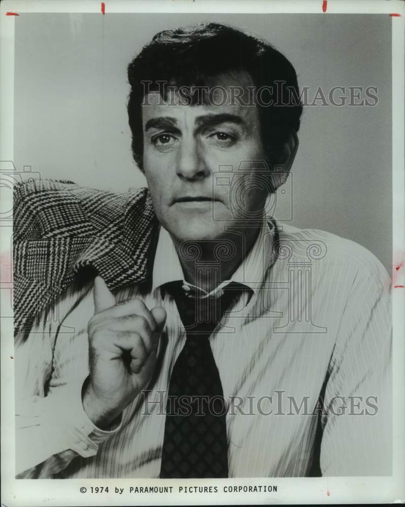 1974 Press Photo Actor Mike Connors on "Mannix" - Historic Images