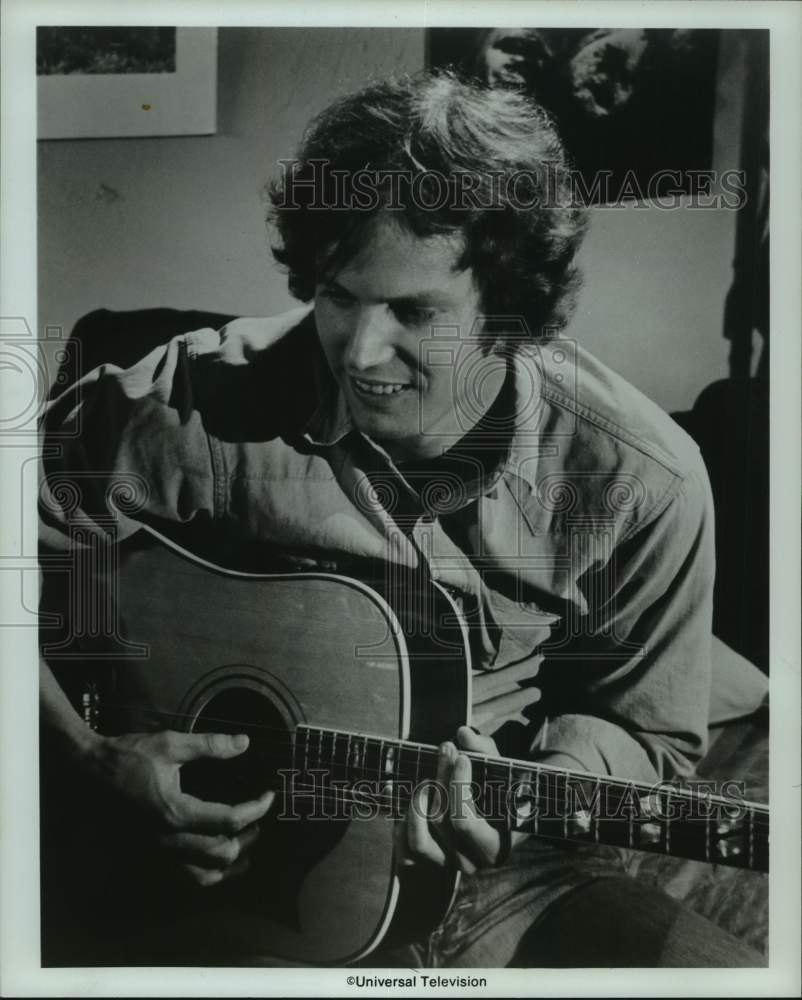 1975 Press Photo Cliff DeYoung in "Sunshine" - Historic Images