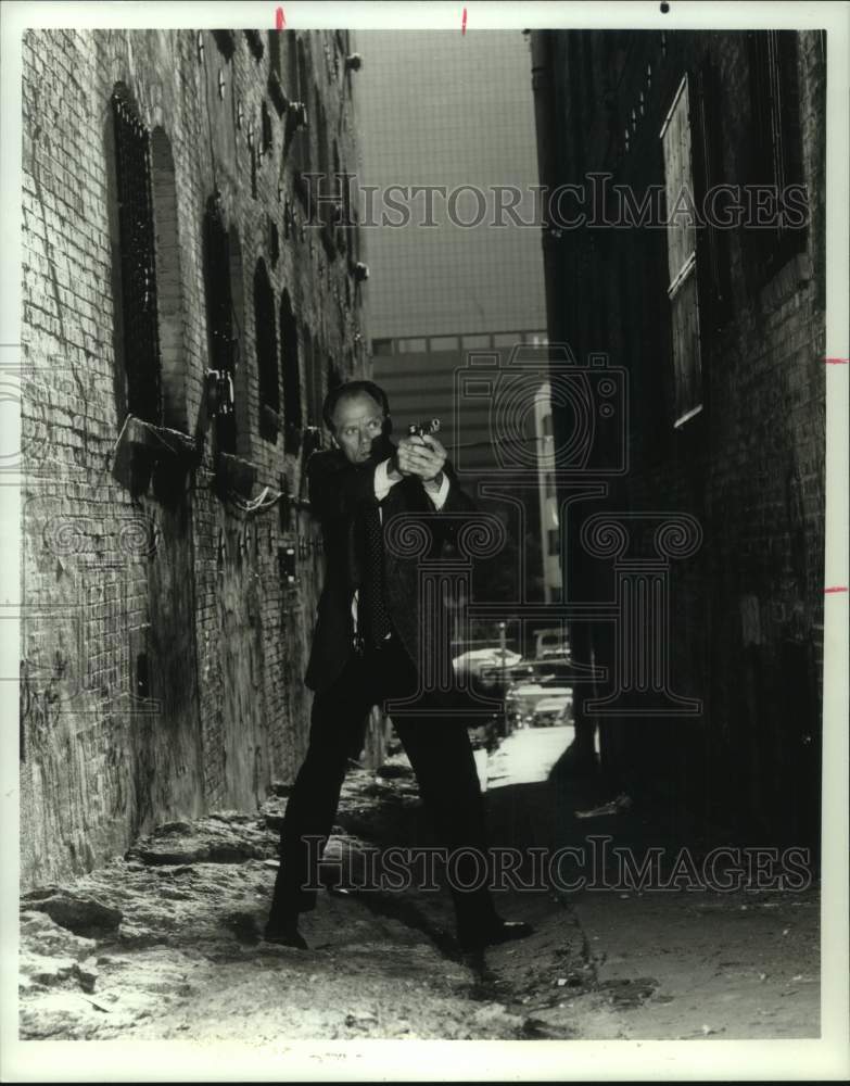 1995 Press Photo Actor Fred Dryer to Reprise &quot;Hunter&quot; Role - Historic Images