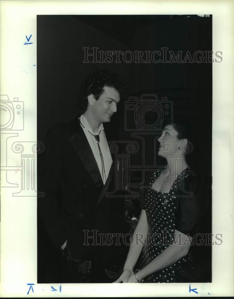 1989 Press Photo Magician Paul Driscoll with date Cheryl Speck. - Historic Images