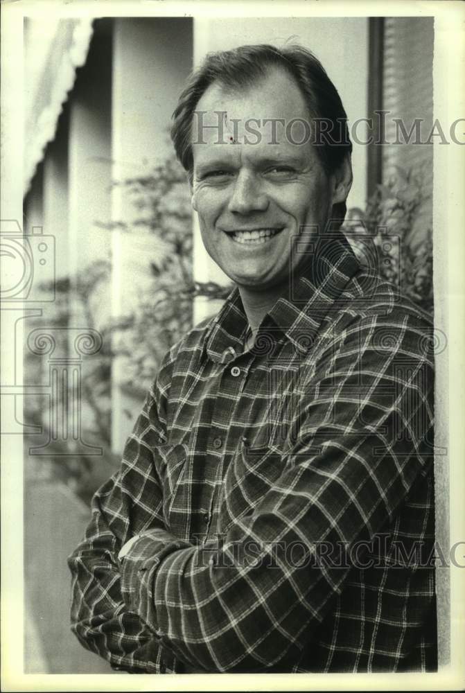 1985 Press Photo Actor Fred Dryer on "Hunter" - Historic Images