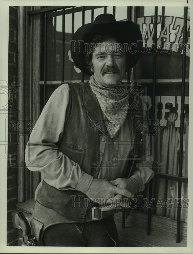 1981 Press Photo Actor Ed Bruce in "Bret Maverick" - Historic Images