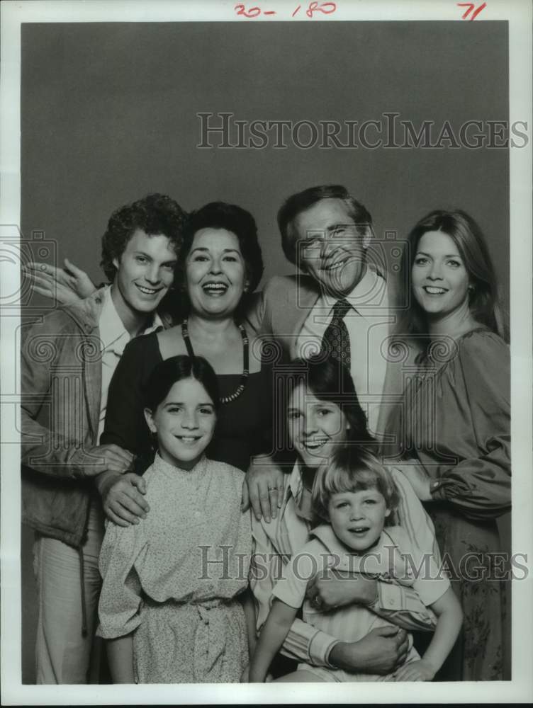 1978 Press Photo "Family" ABC Television Series Cast Members - Historic Images