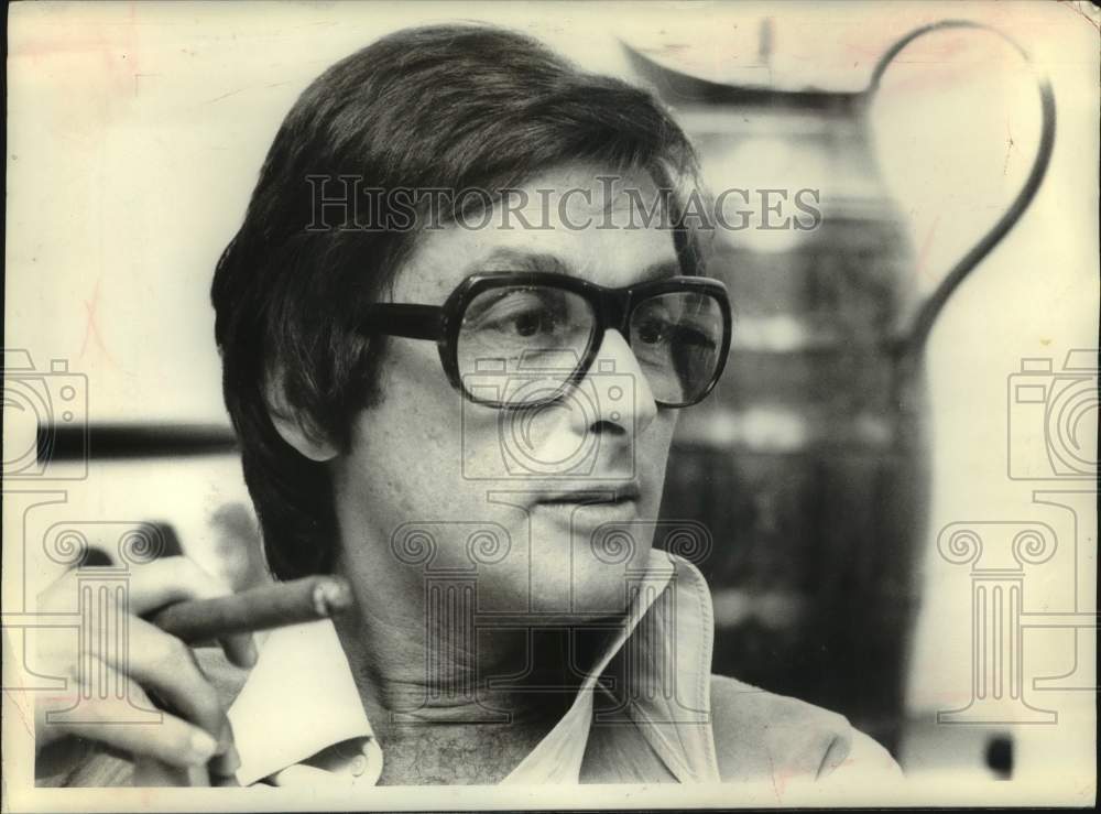 1974 Press Photo Director Robert Evans with Paramount Pictures - Historic Images