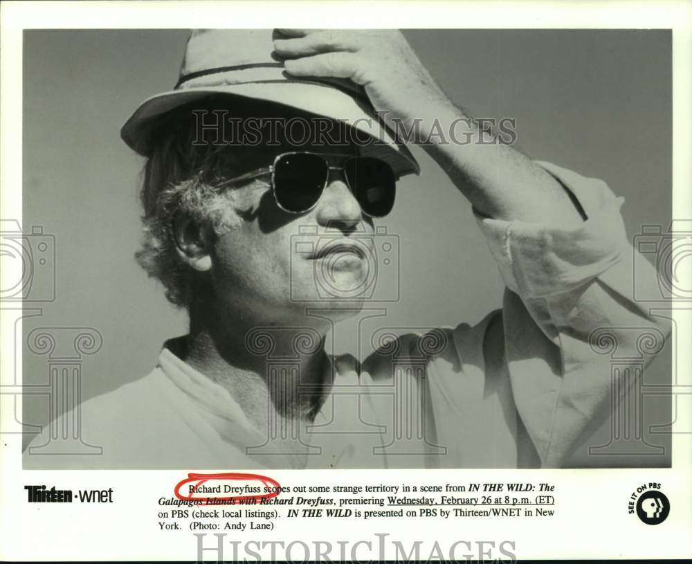 1997 Press Photo "In The Wild: The Galapagos Islands with Richard Dreyfuss" - Historic Images