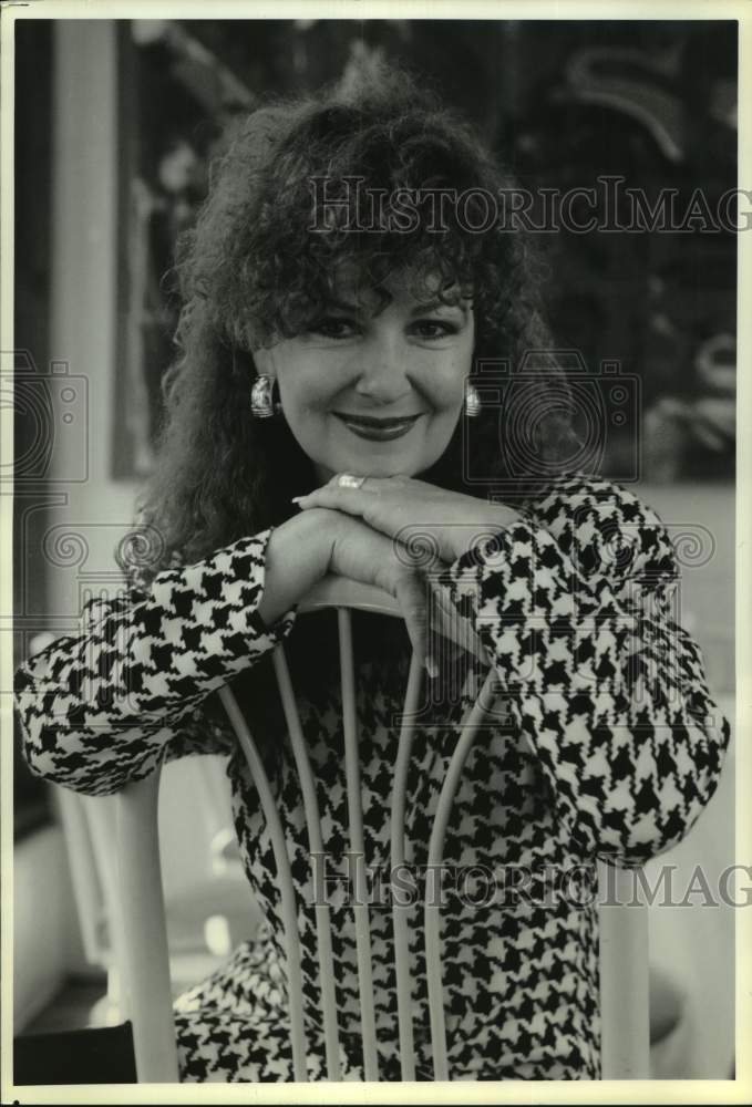 1991 Press Photo Actress Shelley Fabares in "Coach" - Historic Images