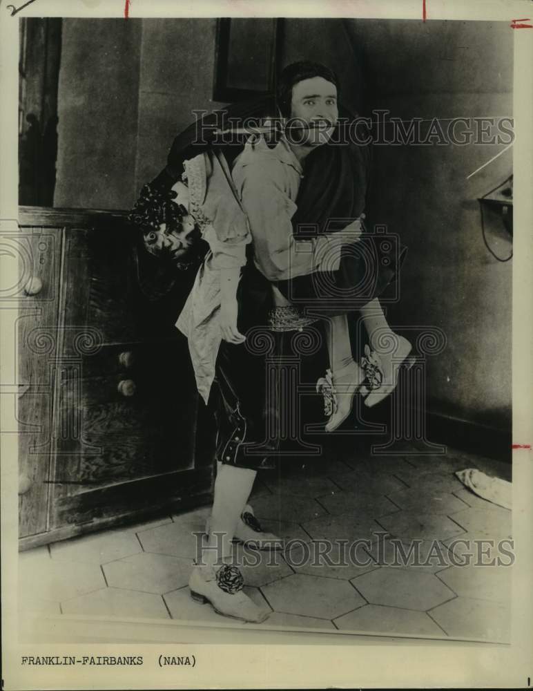 1976 Press Photo Douglas Fairbanks acts in The Three Musketeers - Historic Images