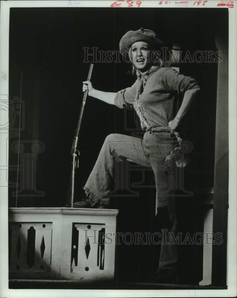 1977 Press Photo Debbie Reynolds Stars in "Annie Get Your Gun" in Houston, Texas - Historic Images
