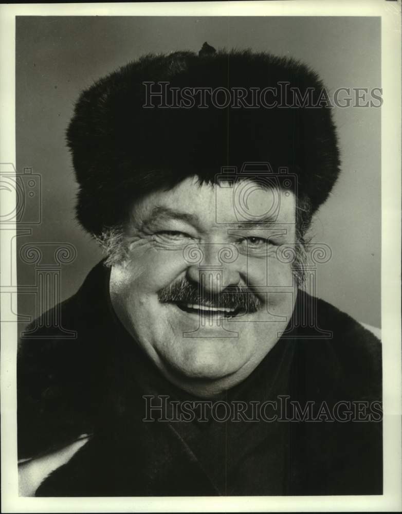 1980 Press Photo William Conrad hosts the Thanksgiving Day Parade on CBS - Historic Images